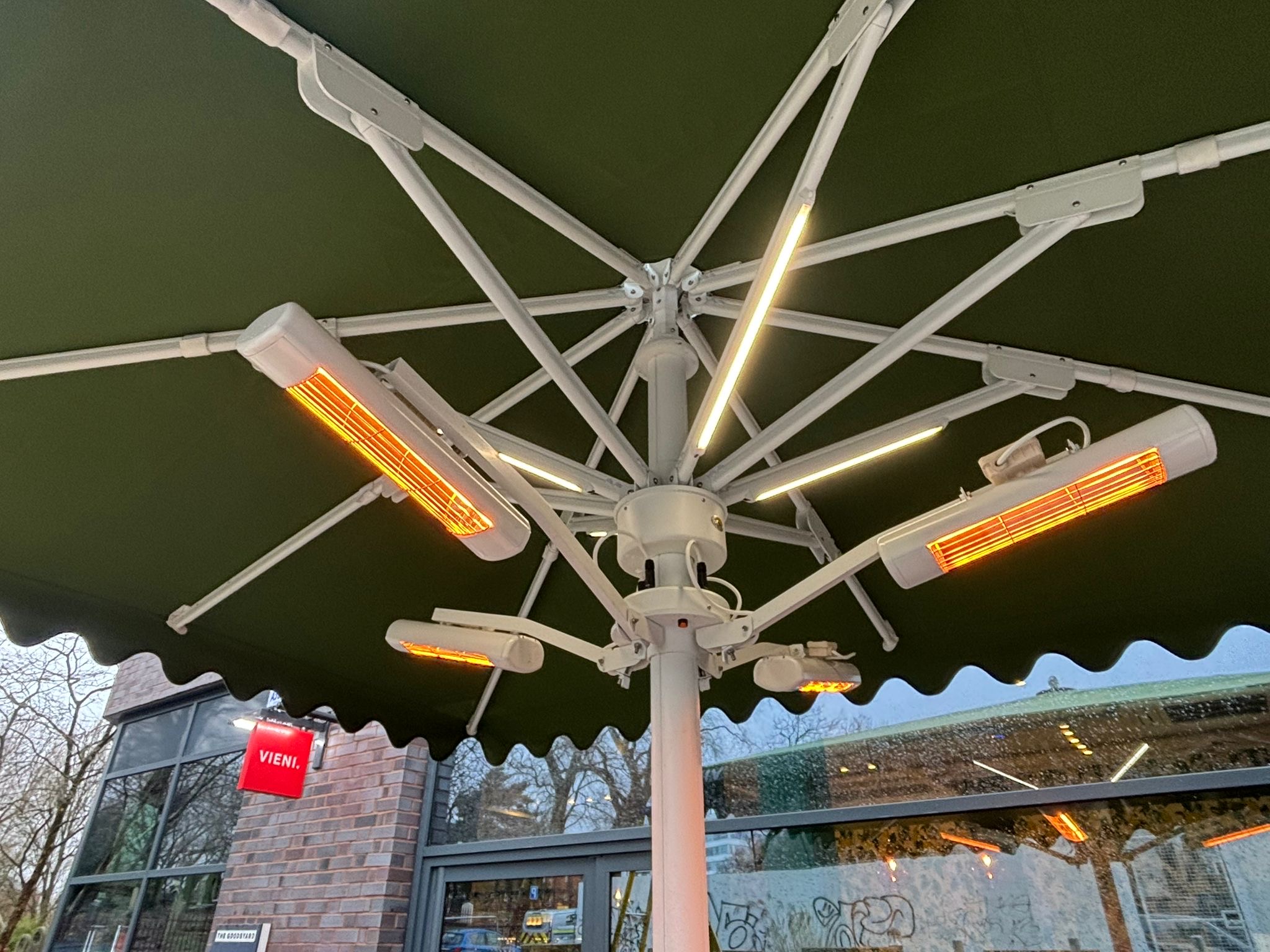 Parasol with heating